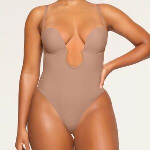 SKIMS Depp plunge shapewear bodysuit Sienna